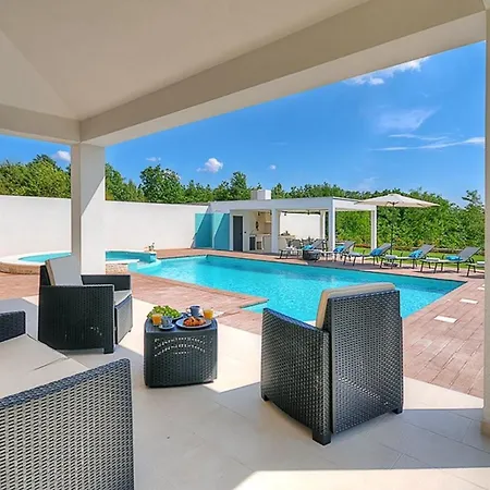 Villa Onyx For 12 People Near Porec With 65 Private Pool And Jacuzzi