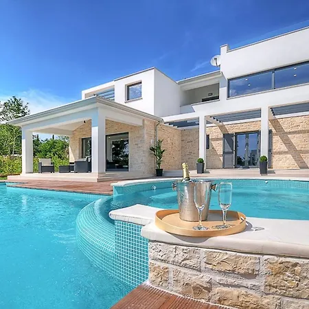 Onyx For 12 People Near Porec With 65 Private Pool And Jacuzzi Vila Višnjan