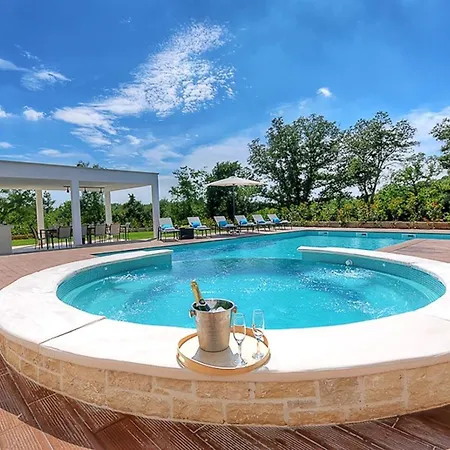 Onyx For 12 People Near Porec With 65 Private Pool And Jacuzzi Višnjan
