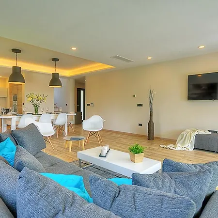 Onyx For 12 People Near Porec With 65 Private Pool And Jacuzzi Vila Višnjan