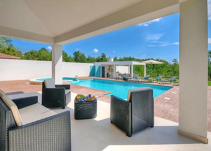 Villa Onyx For 12 People Near Porec With 65 Private Pool And Jacuzzi