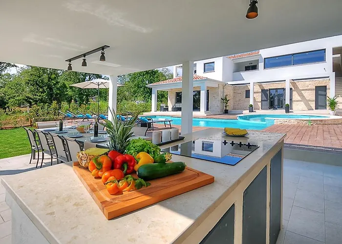 Villa Onyx For 12 People Near Porec With 65 Private Pool And Jacuzzi *