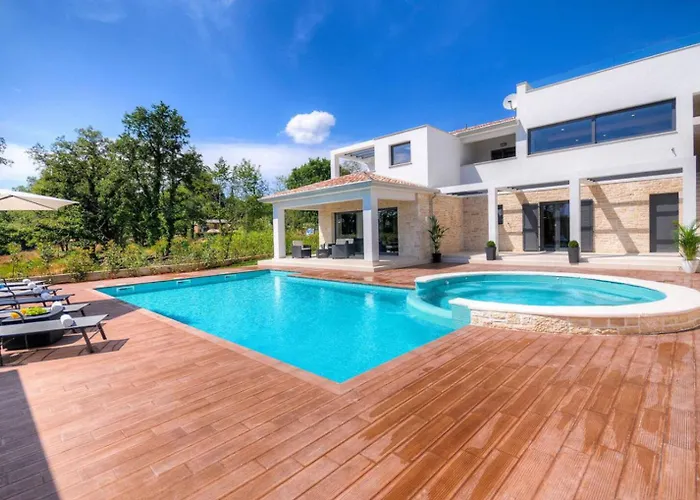 Villa Onyx For 12 People Near Porec With 65 Private Pool And Jacuzzi